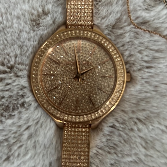 Michale Kors Watch and bracket. - Picture 4 of 5